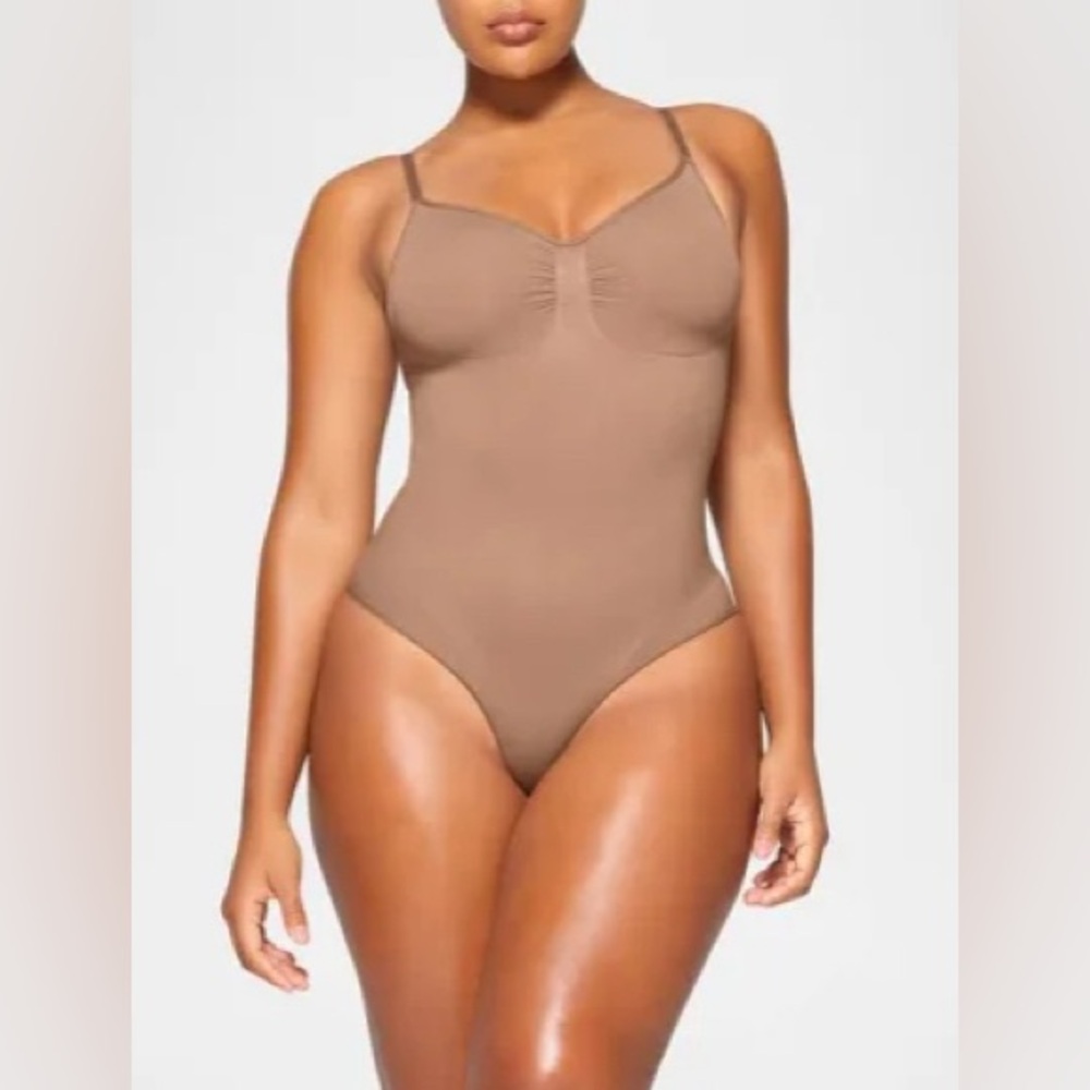 SKIMS SEAMLESS SCULPT BRIEF BODYSUIT size 2XL